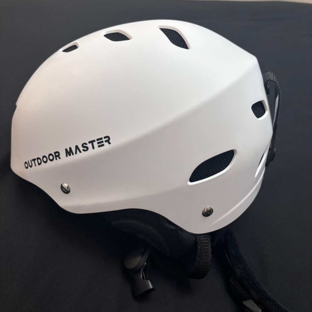 OutdoorMaster Snowboard Helmet – White (Men & Women)